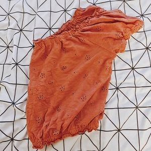 OFF THE SHOULDER CORAL SCRUNCH TOP